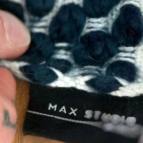 Max Studio Decorative Throw - 60in x 50in - Picture 4 of 8